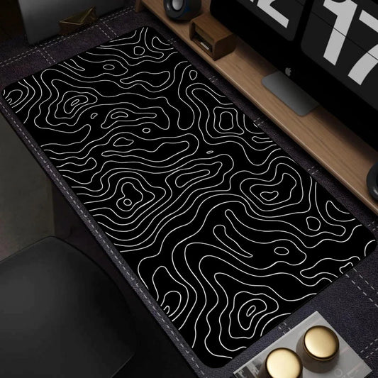 Tapis de souris artistique 900x400 — noir et blanc, grand tapis de bureau XXL, protège-bureau pour ordinateur portable ou PC, surface effet liquide Strata.