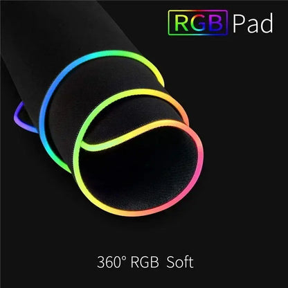 Tapis de souris gaming RGB noir pur antidérapant pour PC et portable, grand tapis pour clavier, tapis de bureau en caoutchouc avec LED pour jeux ou usage bureau.