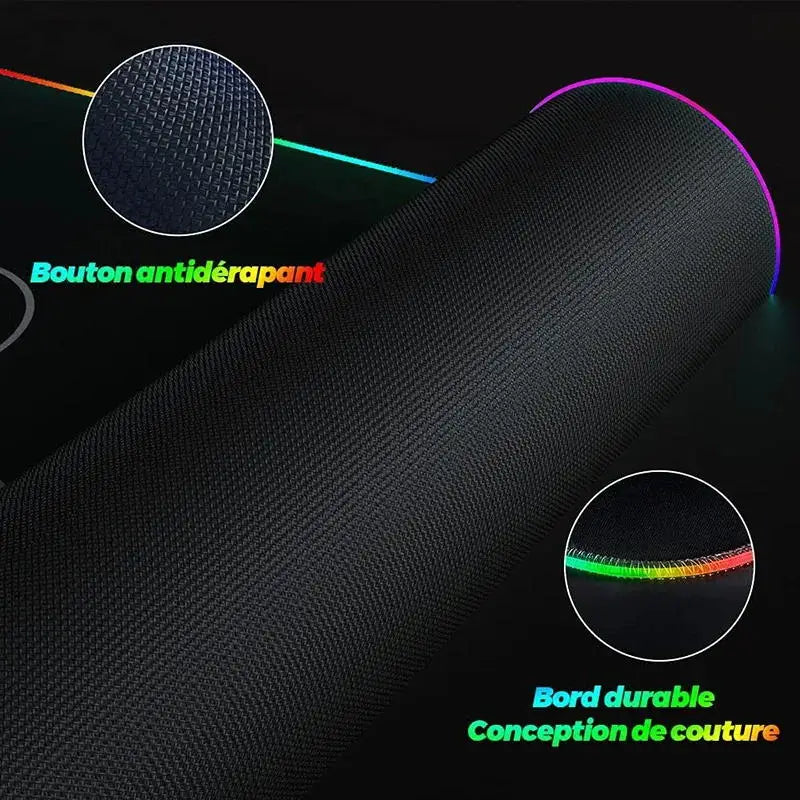 Tapis de souris gaming RGB noir pur antidérapant pour PC et portable, grand tapis pour clavier, tapis de bureau en caoutchouc avec LED pour jeux ou usage bureau.